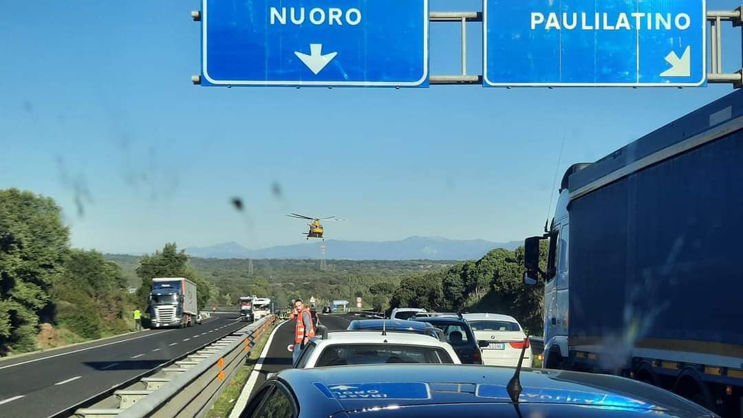Mortale sulla 131 a Paulilatino, coinvolti un mezzo pesante e un veicolo: c’è una vittima