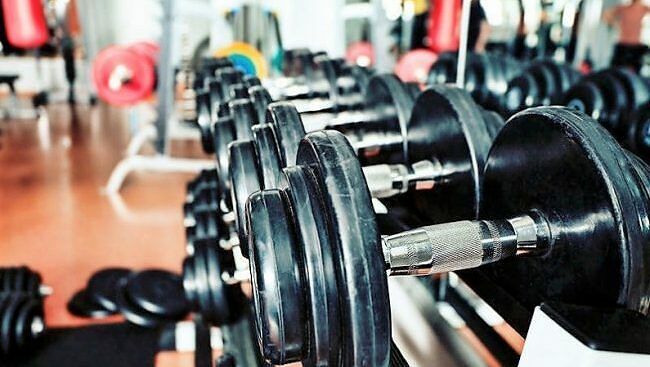 Il mini lockdown chiude piscine e palestre, rivolta a Cagliari: “Tante famiglie sul lastrico”