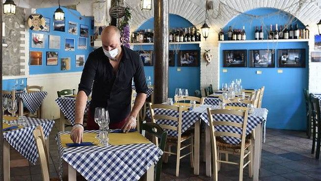 L’ipotesi: ristoranti in Sardegna aperti fino alle 23. In arrivo l’ordinanza di Solinas