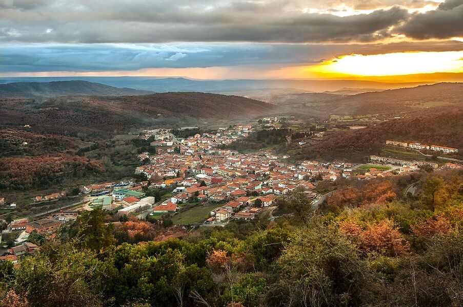 Coronavirus, una vittima a Sorgono. Due studenti positivi: chiuso il liceo