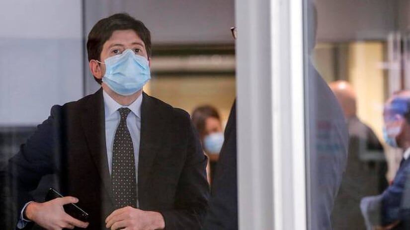 Speranza: “Proviamo a evitare il lockdown, la situazione è delicata”