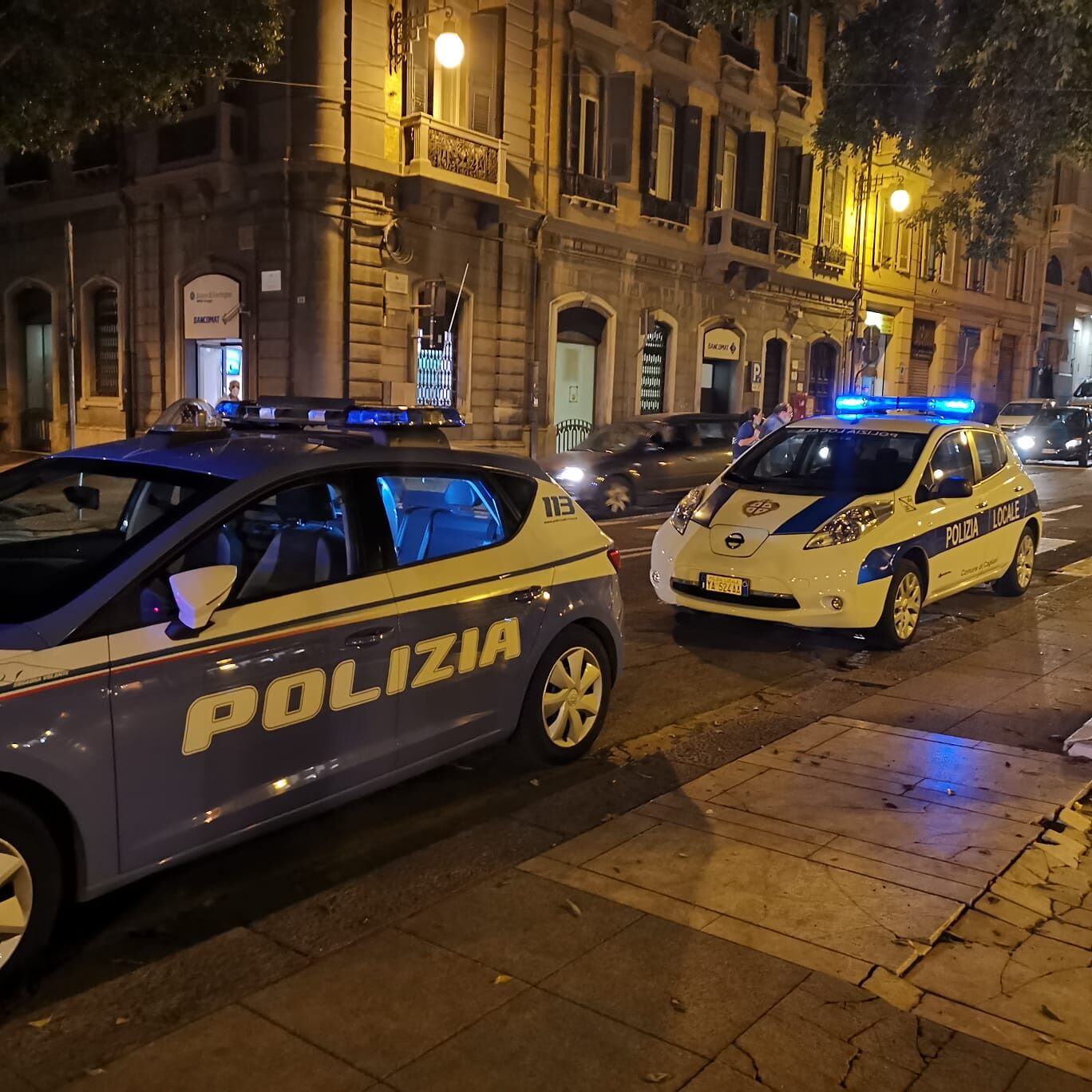 Cagliari, locale non rispetta gli orari consentiti dal nuovo Dpcm: interviene la polizia, multa di 400 euro