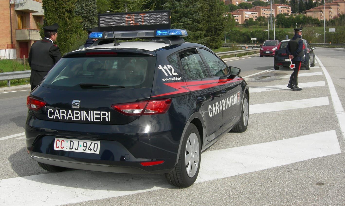 Carbonia, trovato con una pattadese e una boccetta di metadone: pescatore denunciato