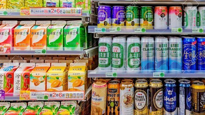 Covid, guerra agli assembramenti a Cagliari: Truzzu chiude minimarket e distributori di bibite alle 18