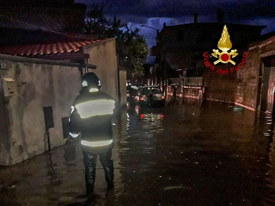 Nubifragio si abbatte sull’Oristanese, 70 chiamate ai vigili del fuoco in poche ore