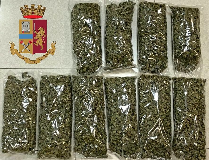 Sequestrati 10 kg di droga a Villacidro, due giovani in arresto per spaccio