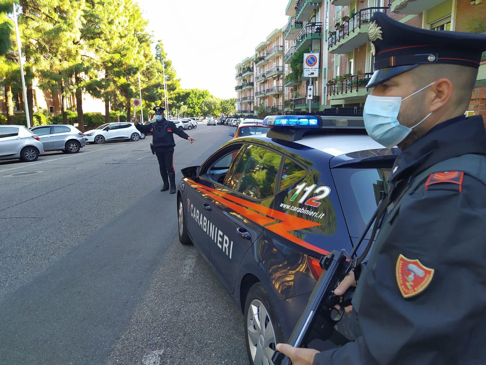 Cagliari, viavai sospetto in un palazzo a Sant’Elia: scatta il blitz, un arresto