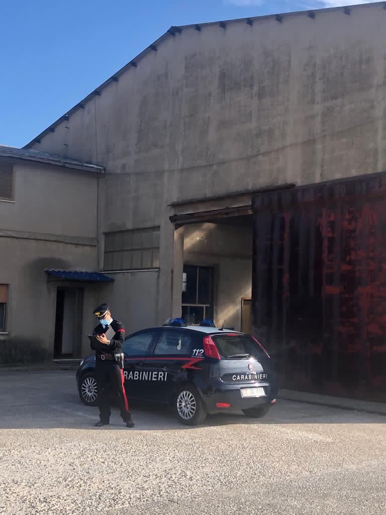 Cade dal tetto del capannone: muore un operaio a Iglesias