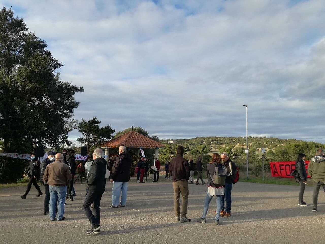 “Più ospedali meno militari”, sit-in di protesta al poligono di Capo Frasca