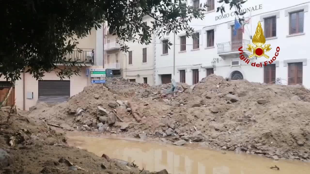 Bitti, il giorno dopo la devastazione: le immagini post alluvione – FOTO E VIDEO