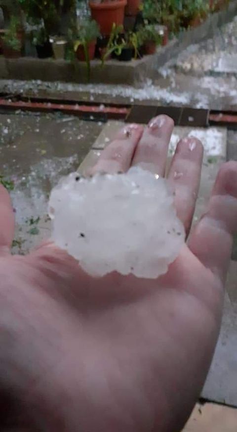 Maxi grandinata a Castiadas, piovono chicchi enormi: “Sono stati 5 minuti da inferno”