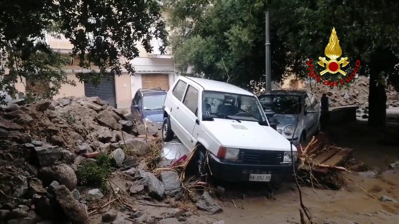 Bitti, il giorno dopo la devastazione: le immagini post alluvione – FOTO E VIDEO