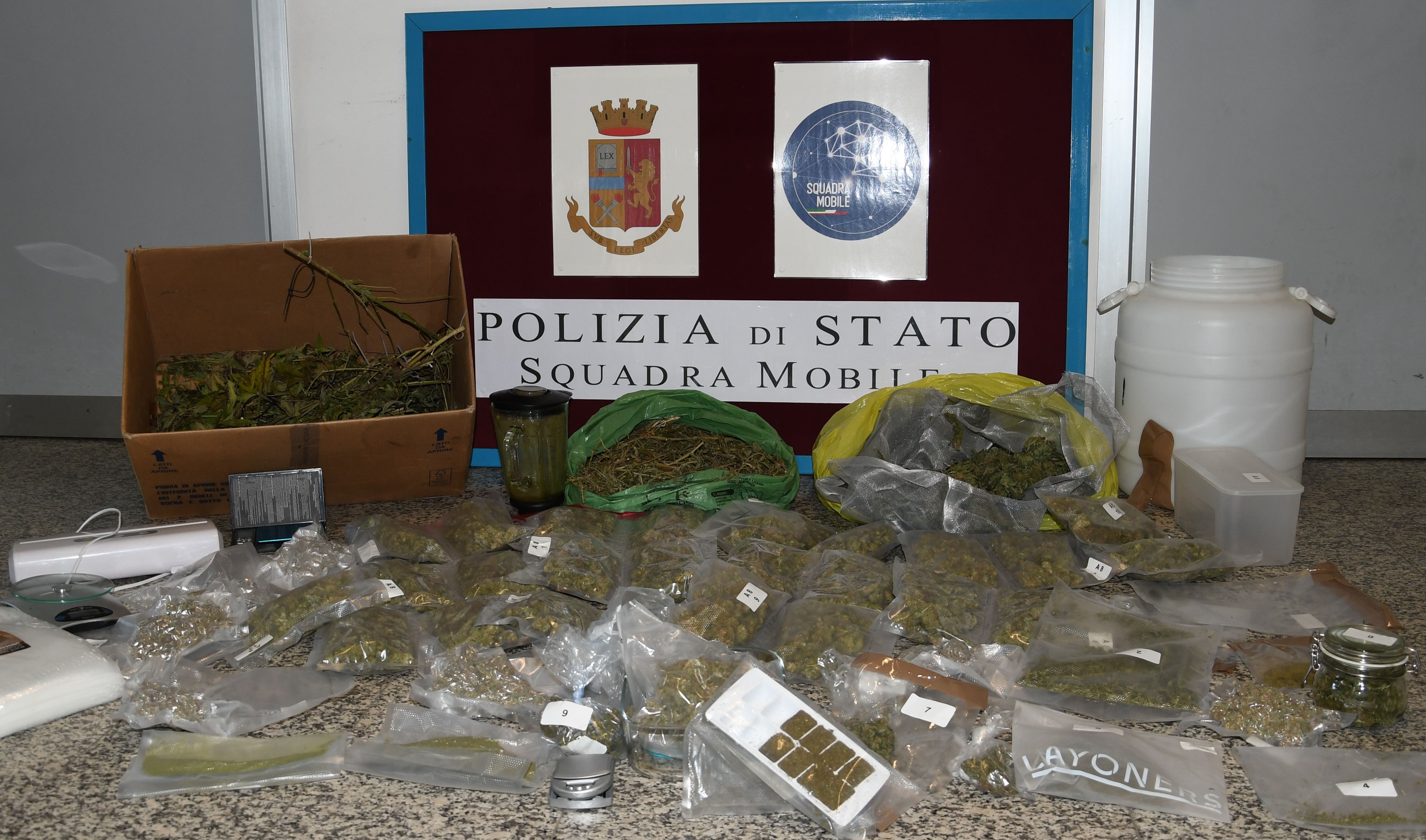 Oristano, sette chili di droga nascosti in un capannone: 59enne svizzero in manette