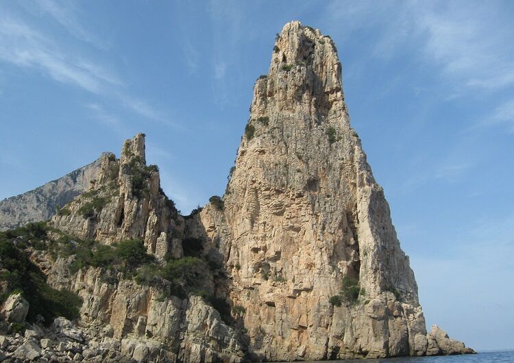 Baunei, arrampicata fatale a Pedra Longa: cade e perde la vita un climber