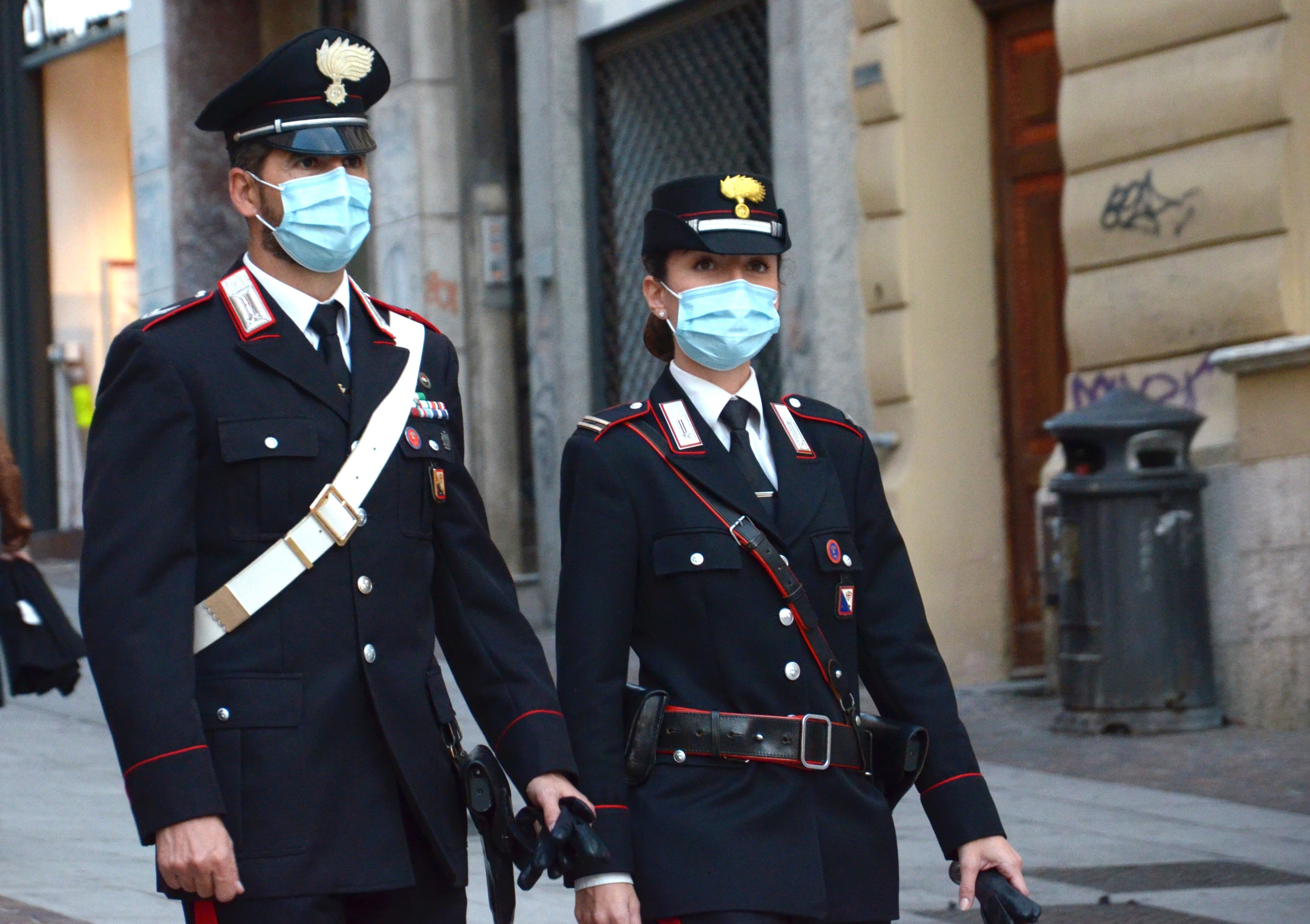 Regala un cellulare, poi lo rivuole indietro: al rifiuto denuncia la ex a San Gavino