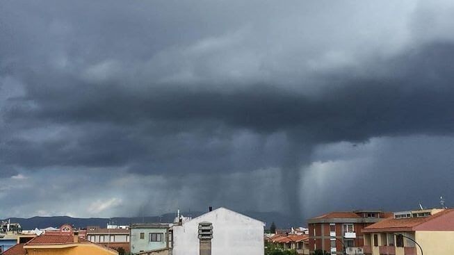 Allerta rossa, anche Elmas si blinda: “Parchi, scuole e cimitero chiusi da venerdì pomeriggio”