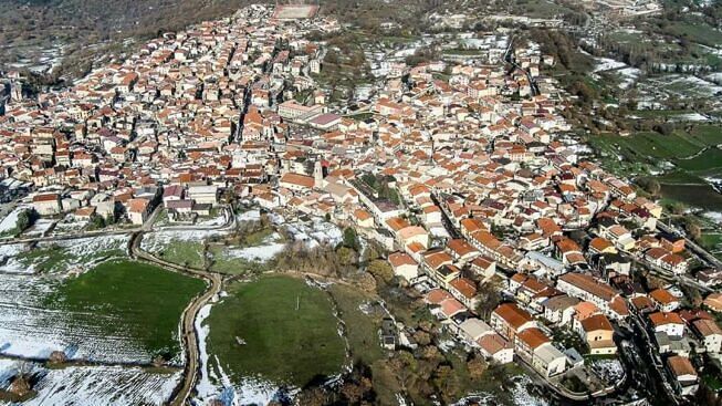 Contagi in aumento, a Fonni la sindaca chiude quasi tutto: “Sino al 3 dicembre”