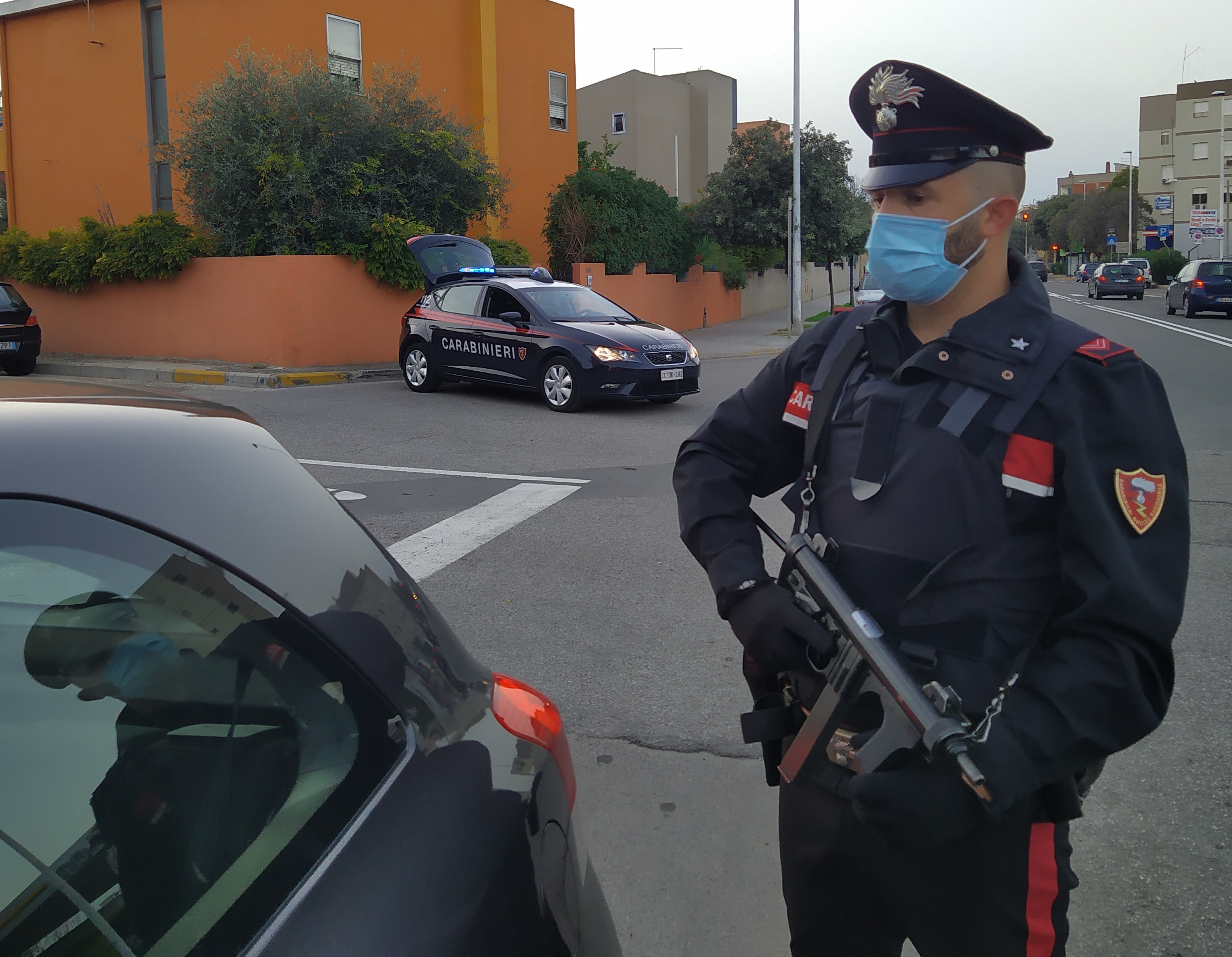San Sperate, ruba alcolici al centro commerciale: nei guai 32enne