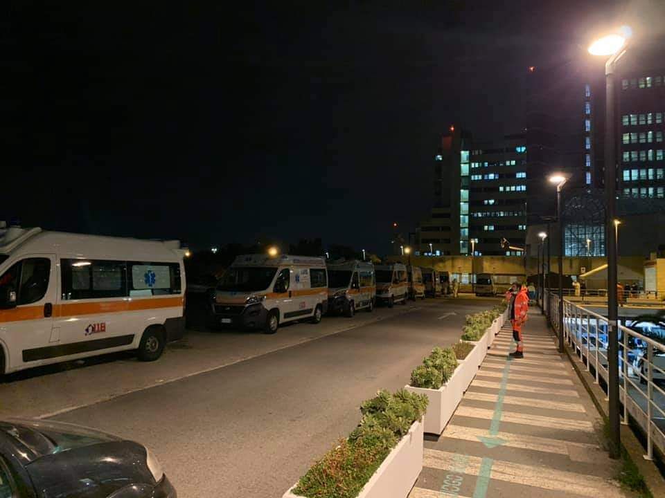 Cagliari, pronto soccorso del Brotzu “intasato”: otto ambulanze in coda