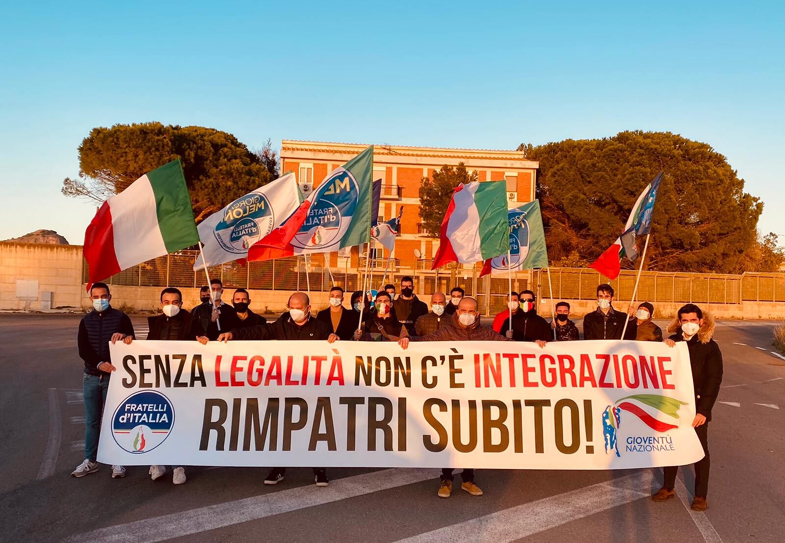 Monastir, flash mob al centro di accoglienza: “Rimpatri subito, vogliamo la chiusura immediata”