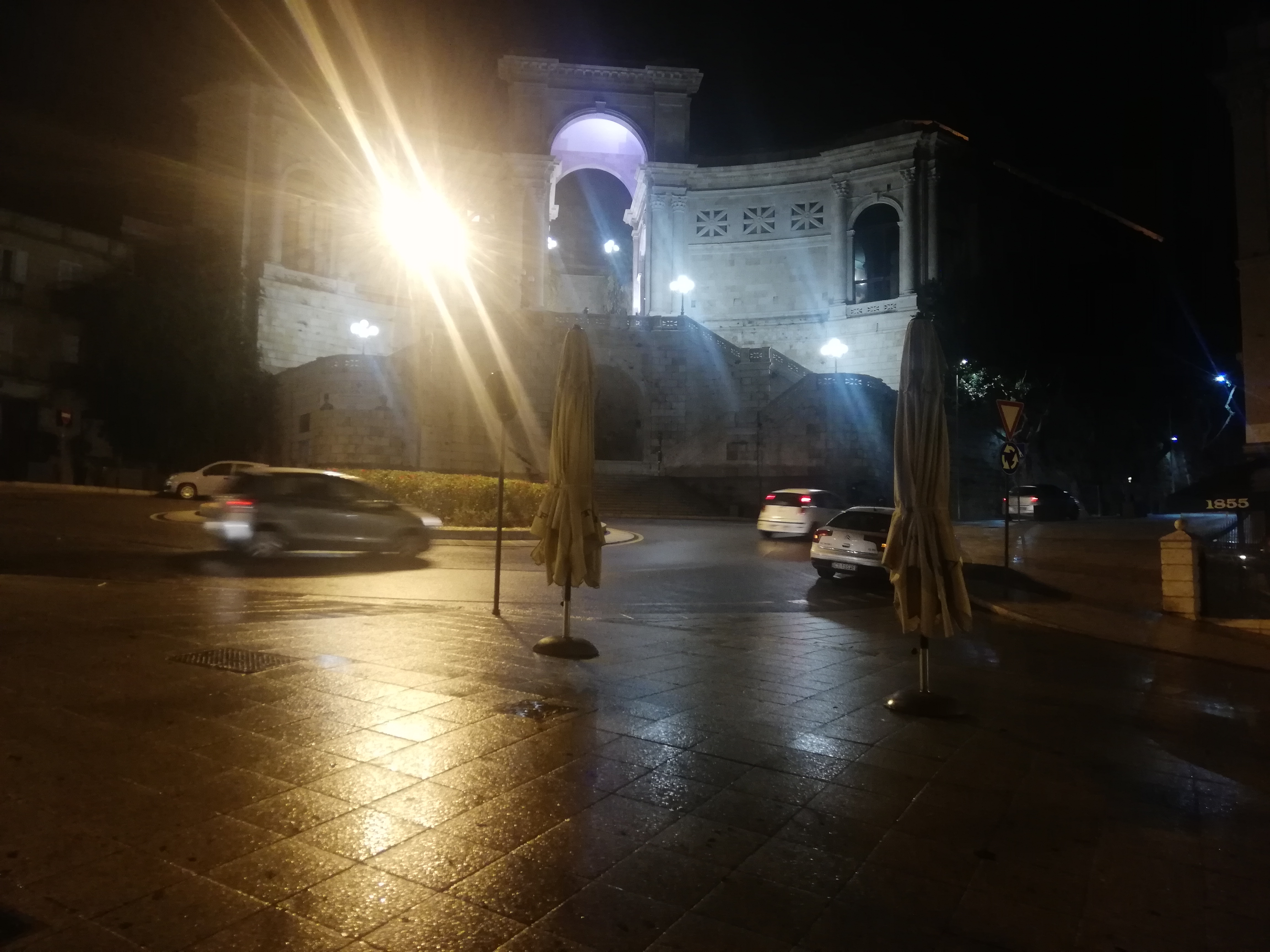 Nuovo Dpcm di Conte, coprifuoco alle 22 e Italia a tre colori: vietato spostarsi da zone rosse o arancioni