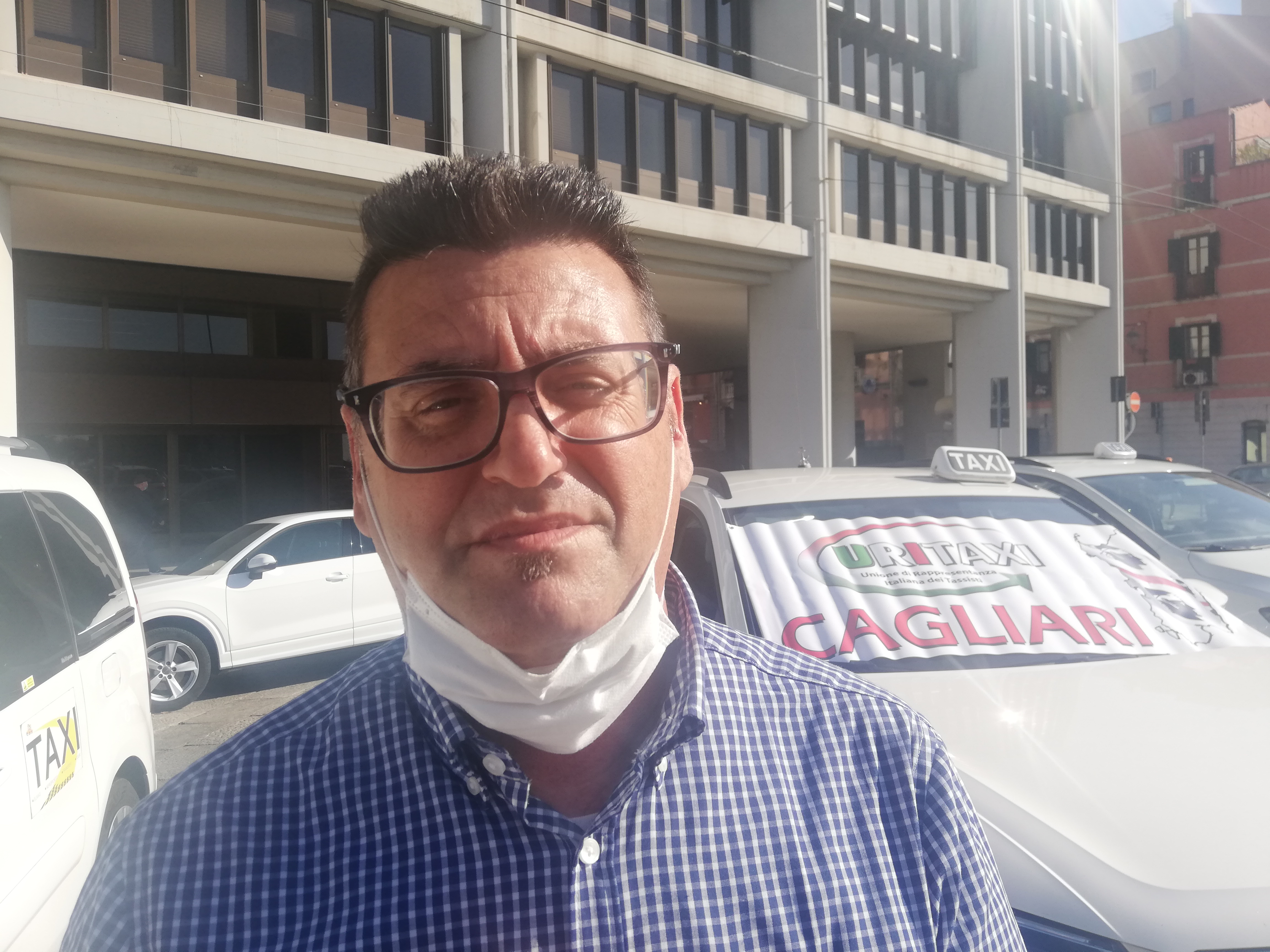 “Io, tassista di Cagliari disperato: reggo grazie ai pochi risparmi che ho in casa”
