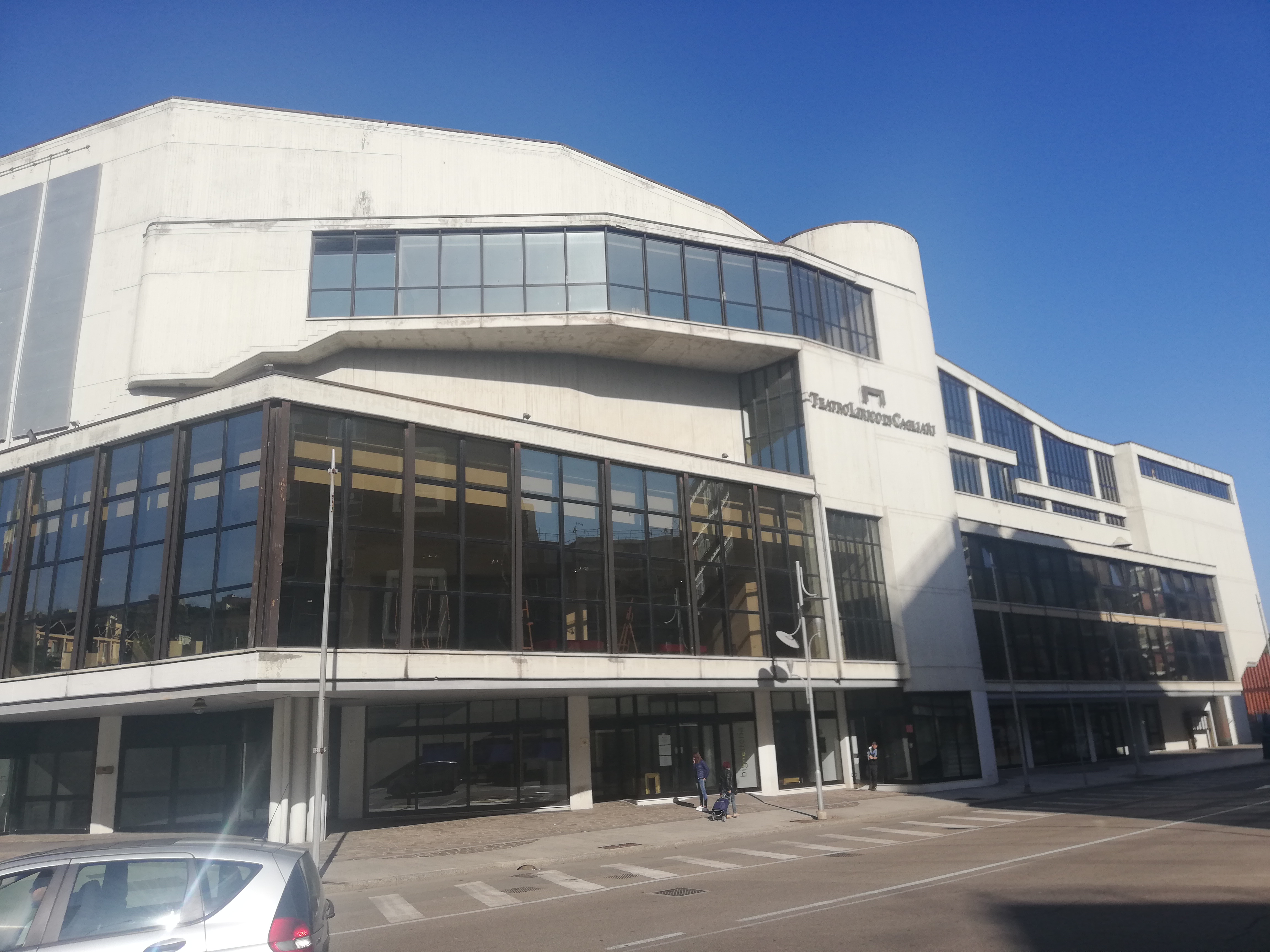 Cagliari, 7 positivi al virus al Lirico: Truzzu chiude il teatro