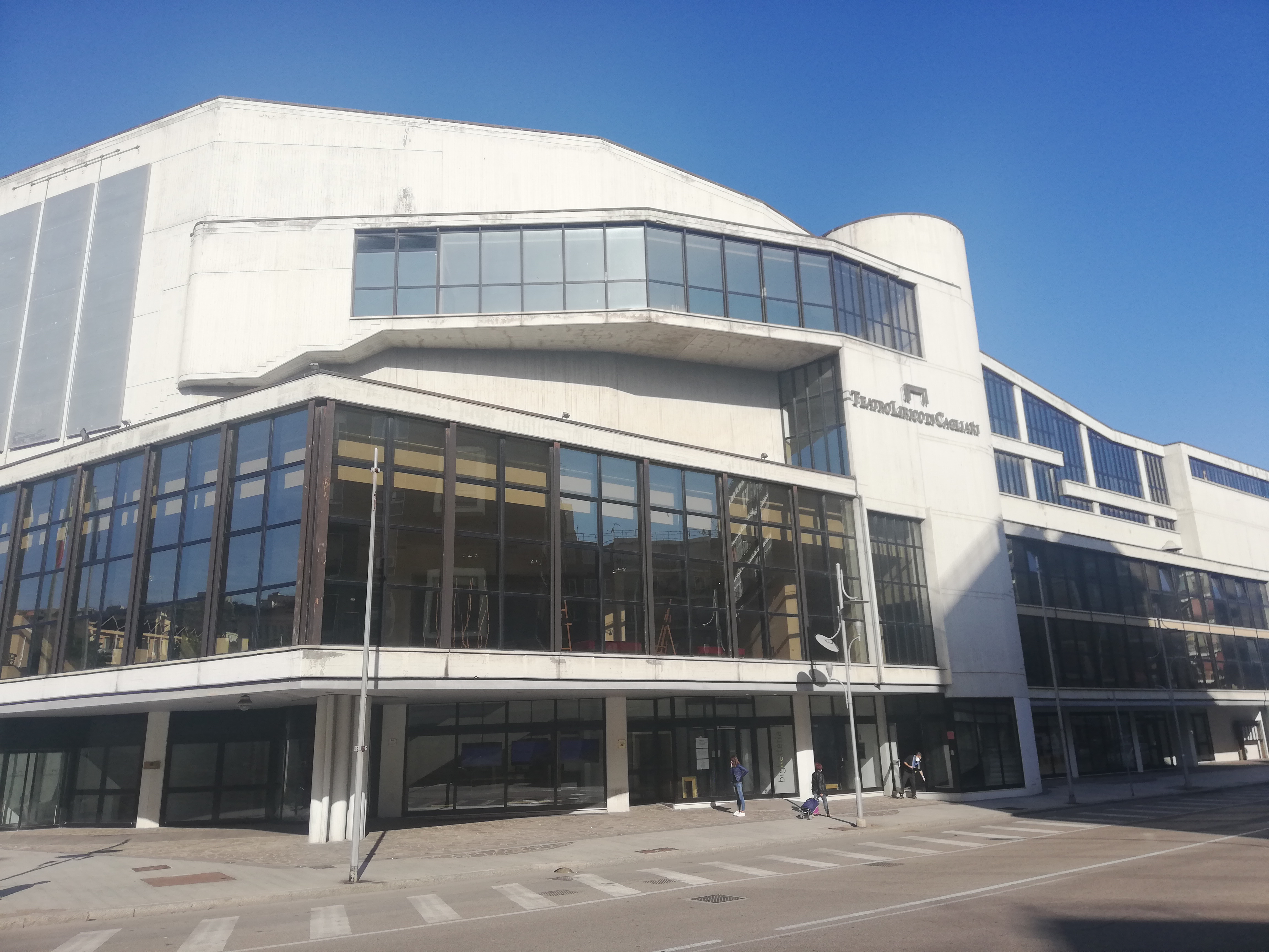 Cagliari, il virus entra al teatro Lirico: positivi un cantante e un tecnico