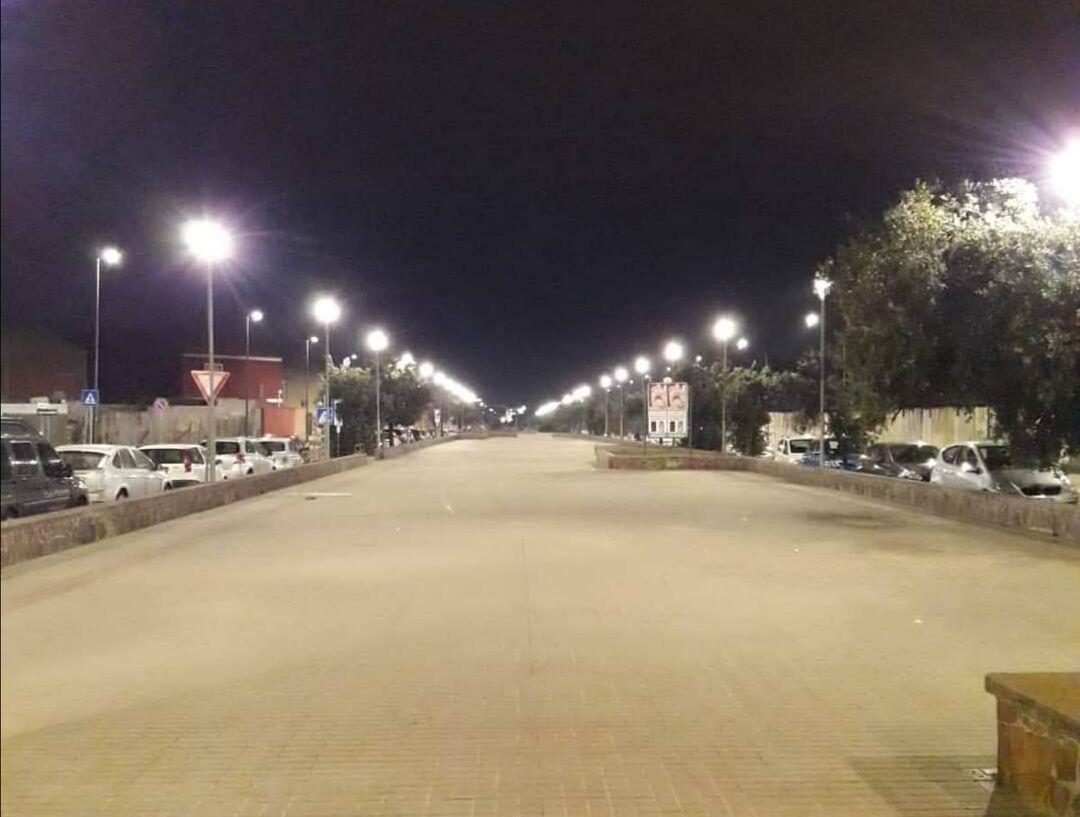 Selargius, 58 nuove luci led illuminano il Riu Nou: “È tornata la luce”