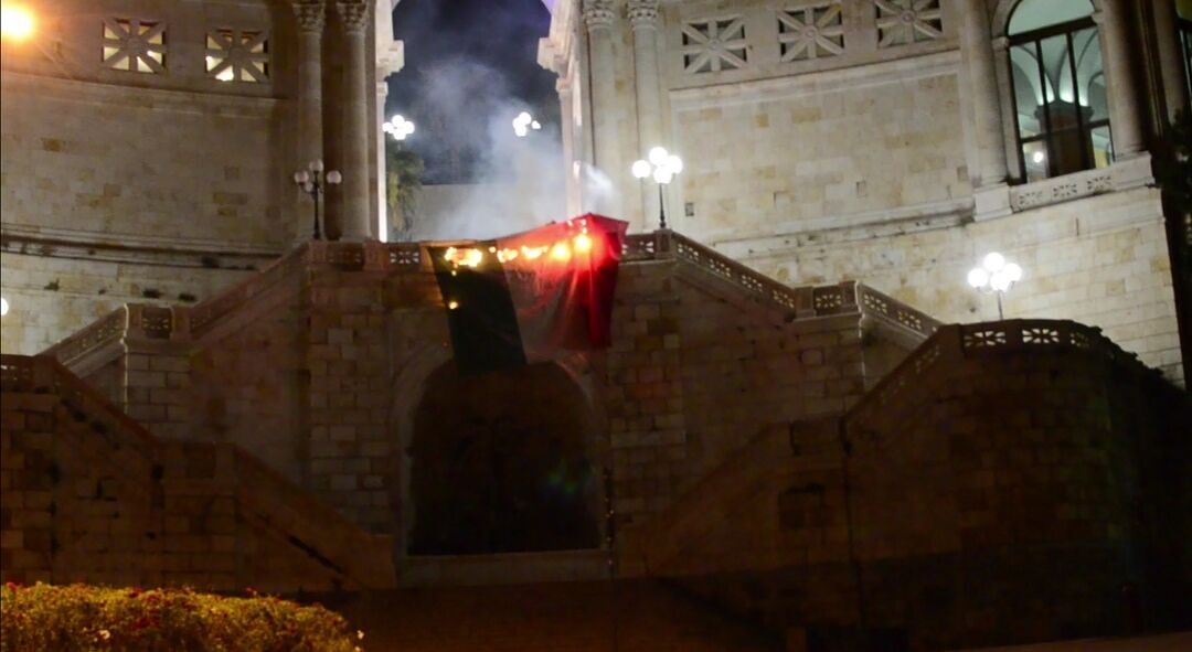 Tricolore dato alle fiamme al Bastione, studente di filosofia cagliaritano perquisito dalla Digos