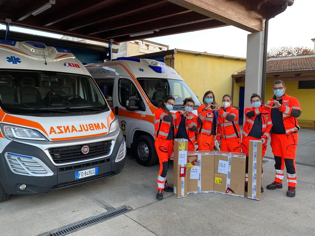 Sassari, Giornata della prematurità: volontari donano due bilance pesa neonati per la Neonatologia e Tin