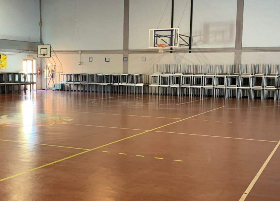 Selargius, scuole chiuse a Su Planu per mettere i banchi monoposto: mamme furiose