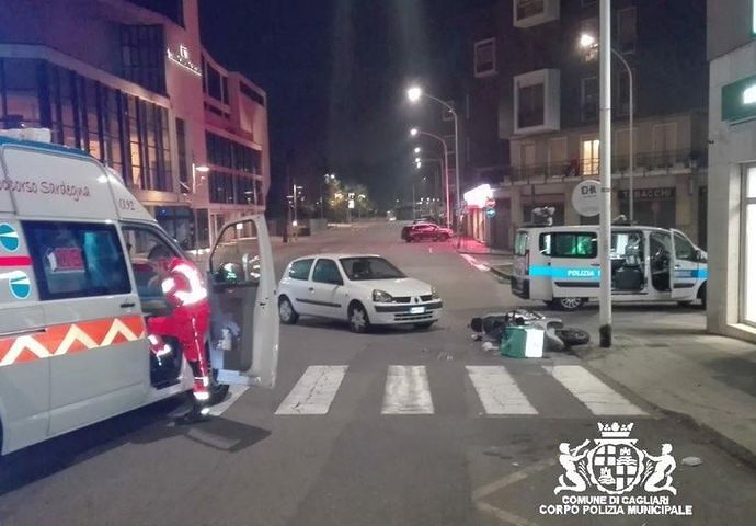 Cagliari, schianto in via Sant’Alenixedda: auto contro moto, il centauro in ospedale