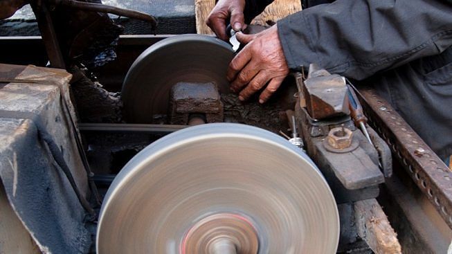 Olbia, danneggia la cucina a gas invece di ripararla: arrotino denunciato per truffa