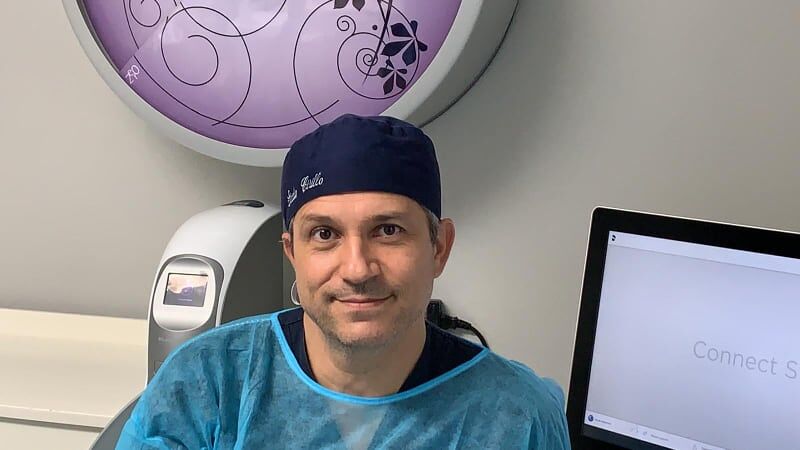 Simone, dentista di Cagliari: “Cure saltate e clienti in calo, il Governo aiuti per le spese di sanificazione”