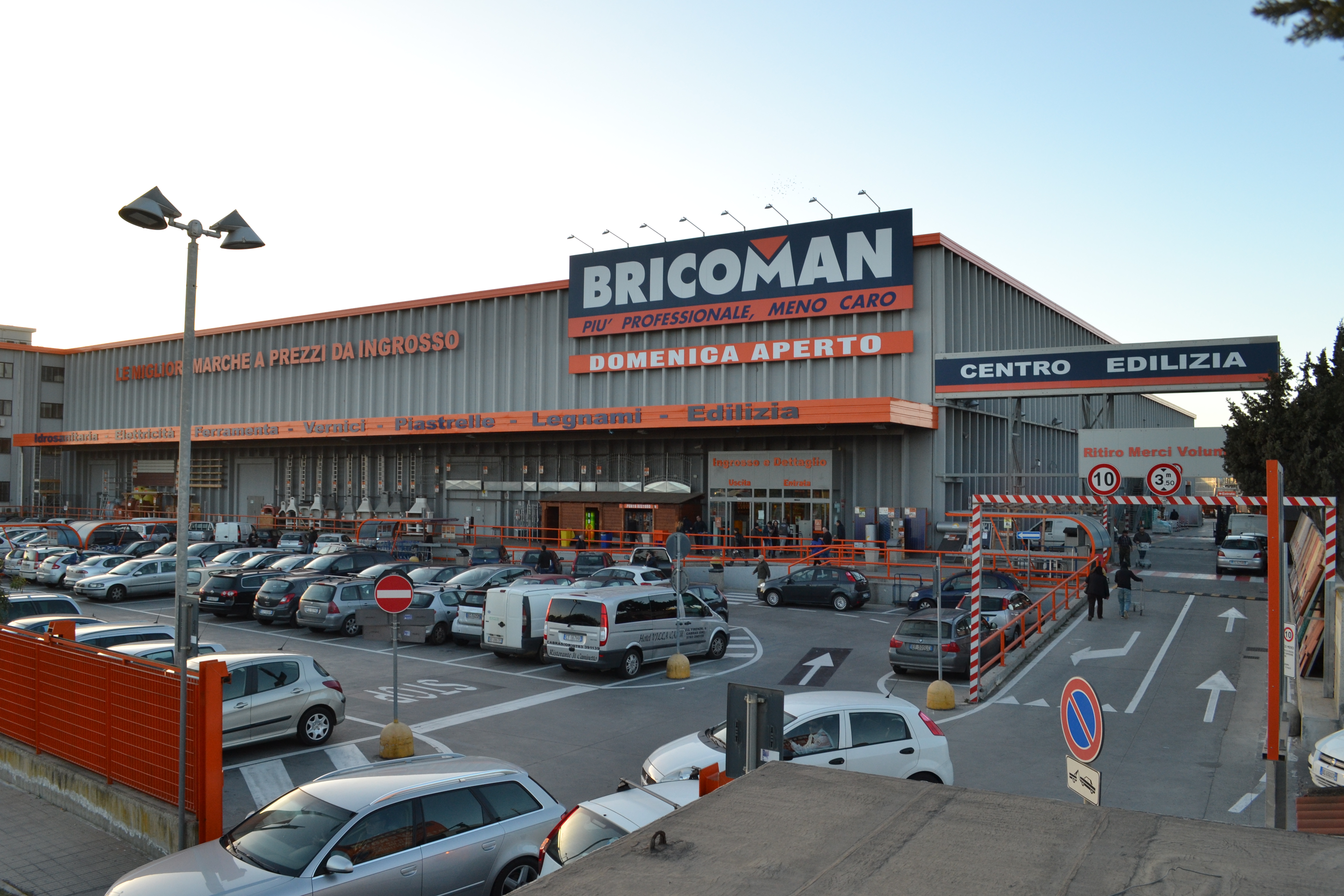 Elmas, nuovo furto da Bricoman: 40enne ruba materiale elettrico, scoperto e denunciato dai carabinieri