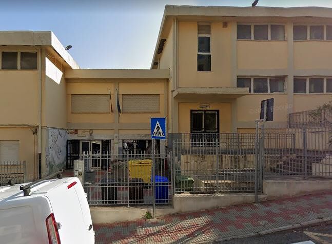 Cagliari, caos alla scuola media Mameli: “Alunna positiva, compagno a casa sua il giorno prima dei sintomi”