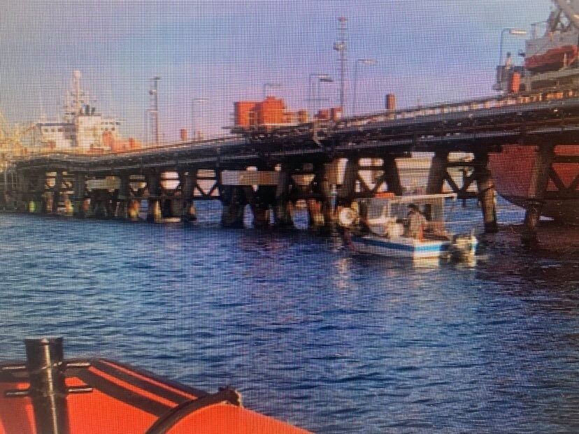 Sarroch, maxi multa da mille euro a due pescatori abusivi scoperti dalla Guardia Costiera