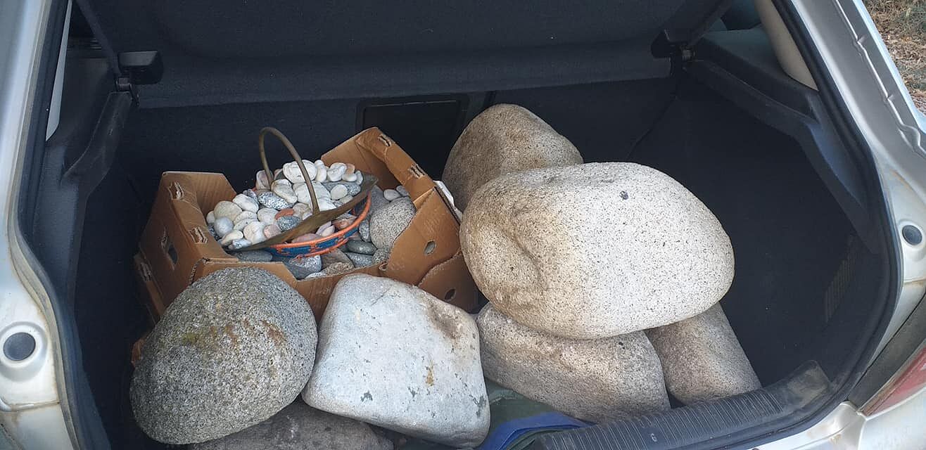 Turismo cafone a Villasimius, trovati 600 kg di sassi portati via dalle spiagge