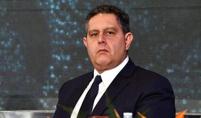 Italia, over 70 a casa? Bufera sul tweet di Toti: “Chi è in pensione non è indispensabile al Paese”