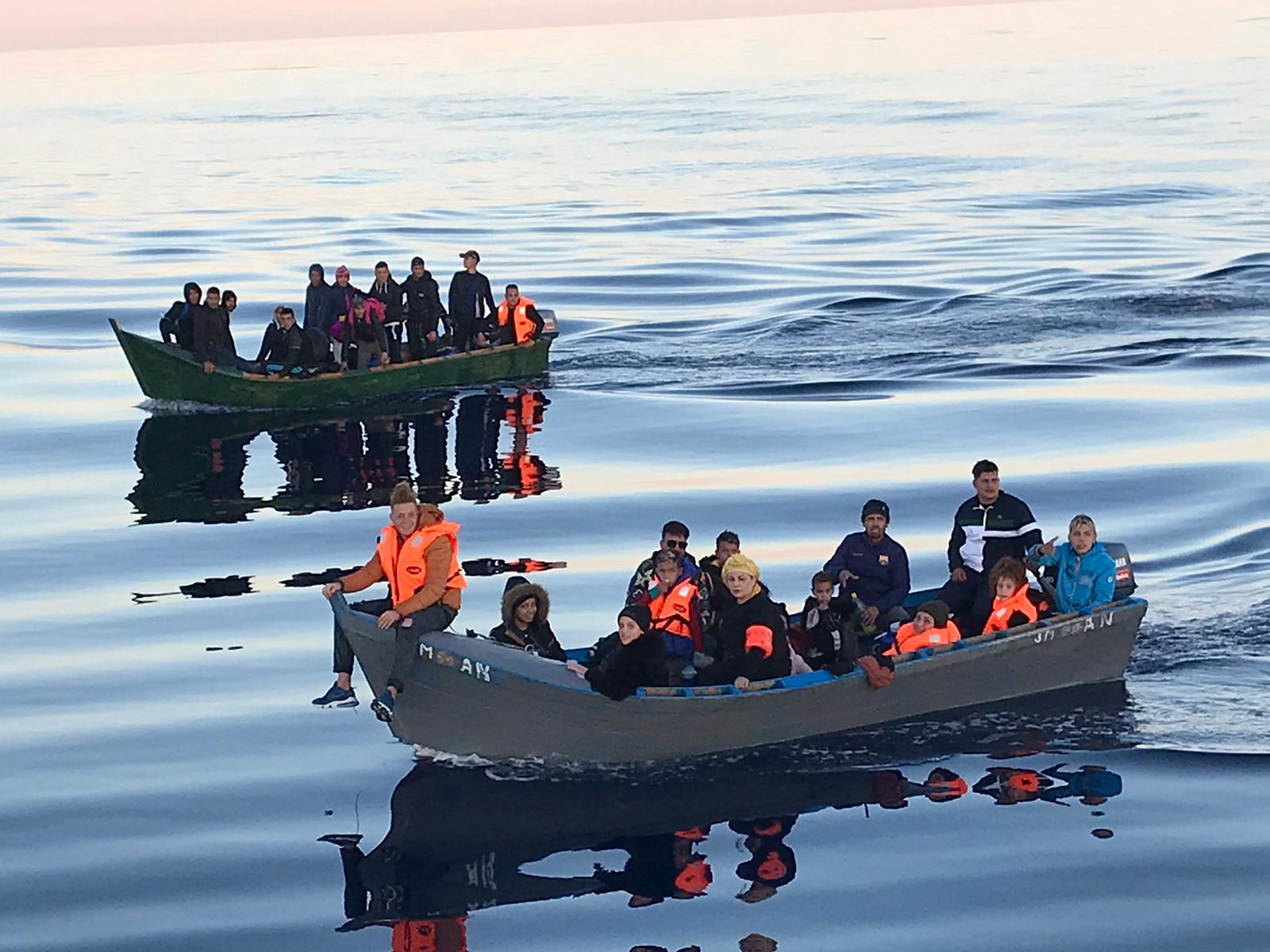 Migranti, in due giorni sbarcati nel Sulcis 92 algerini: tra loro anche 7 bimbi e 2 donne