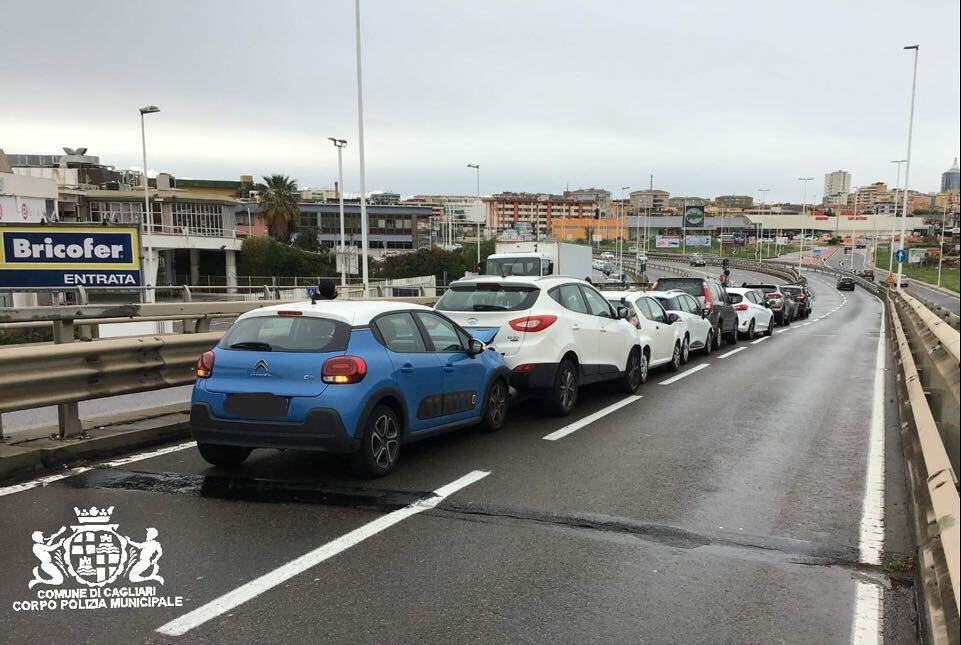 Maxi tamponamento sull’Asse Mediano verso il Poetto: 11 veicoli coinvolti