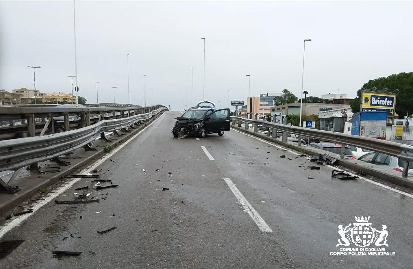 Incidente sull’asse mediano, perde il controllo dell’auto e finisce sul guardrail
