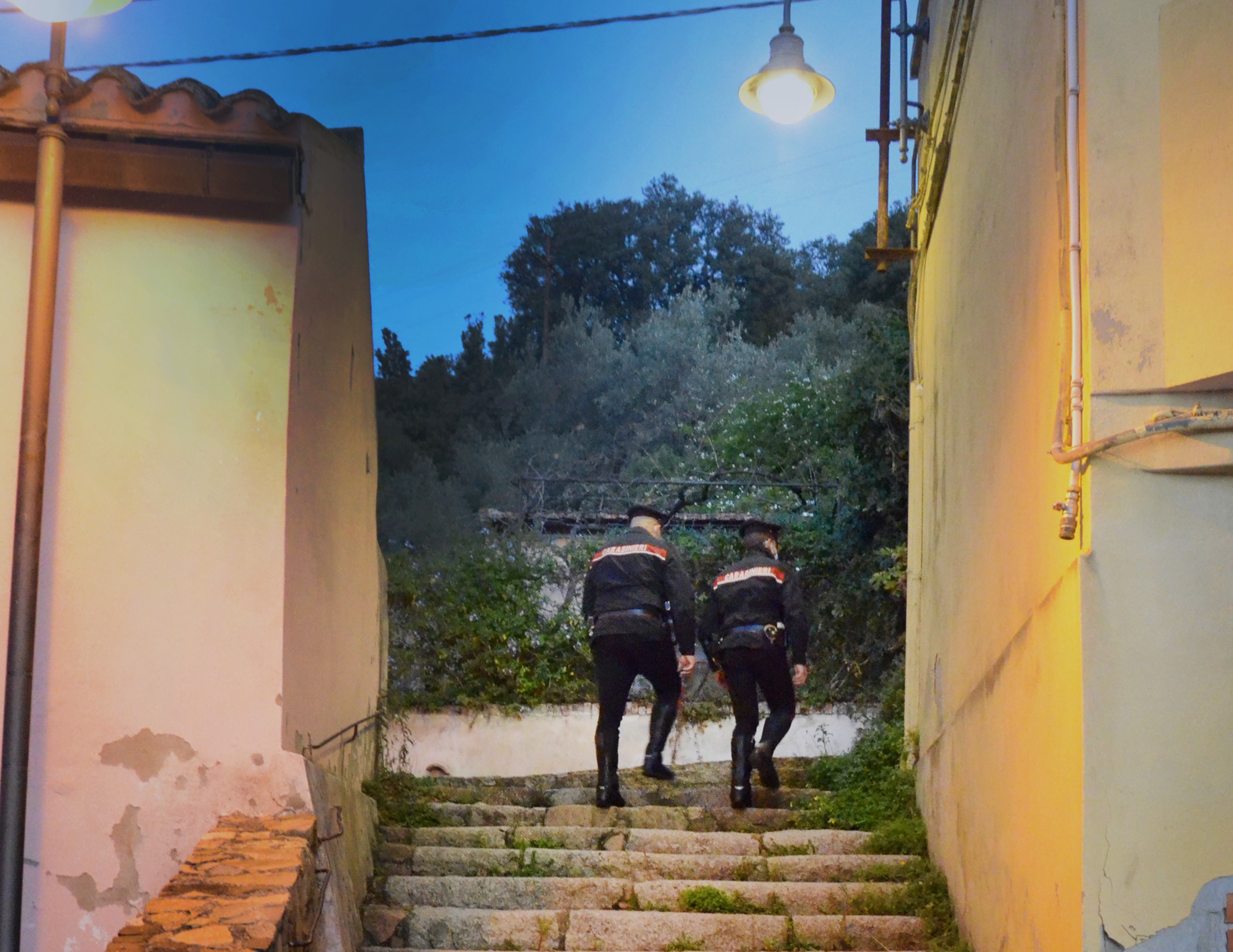 Non risponde al telefono, i vicini chiamano il 112: era stato colto da malore in casa a Tuili