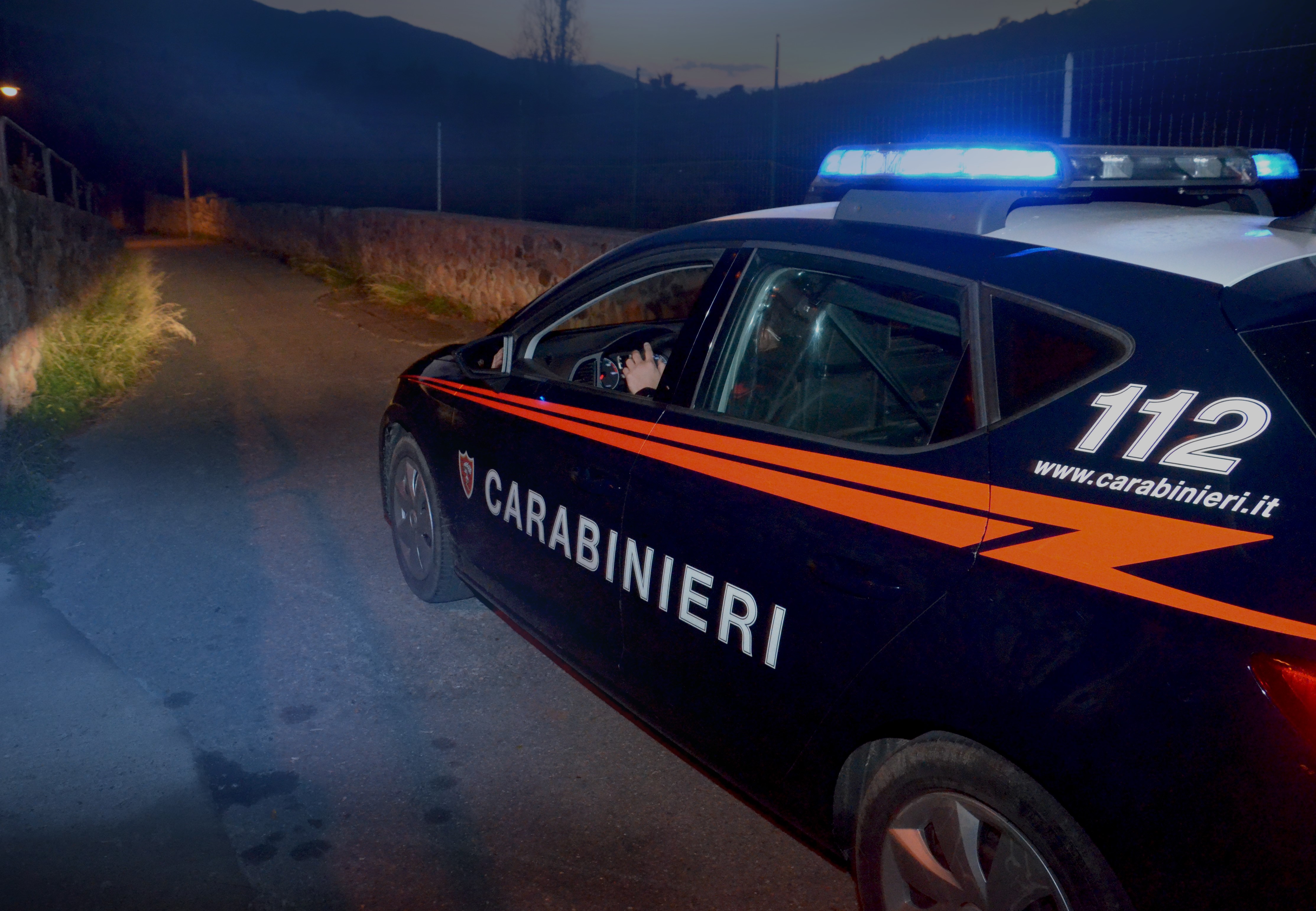 In strada senza motivo oltre le 22, multa di 400 euro per un algerino a San Nicolò Gerrei