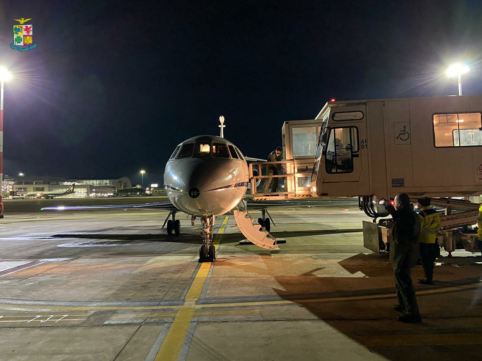 Cagliari, ragazzina in pericolo trasportata in ospedale a Roma con il Falcon dell’Aeronautica