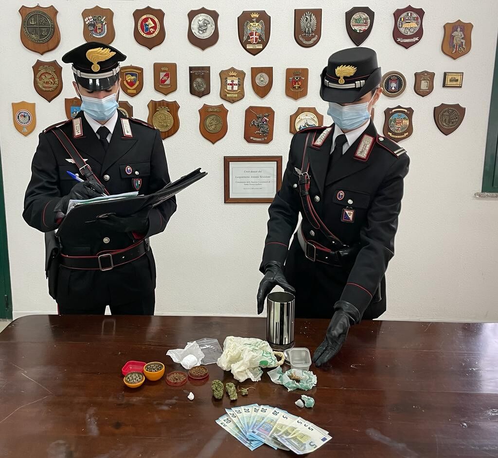 Viavai di minorenni in una casa, era diventata un “coffee shop”: tre arresti a Santa Teresa Gallura