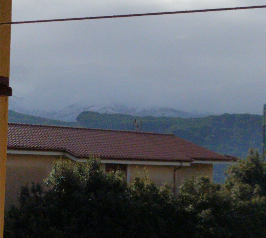 Neve anche nel sud Sardegna, imbiancate le cime del monte Linas