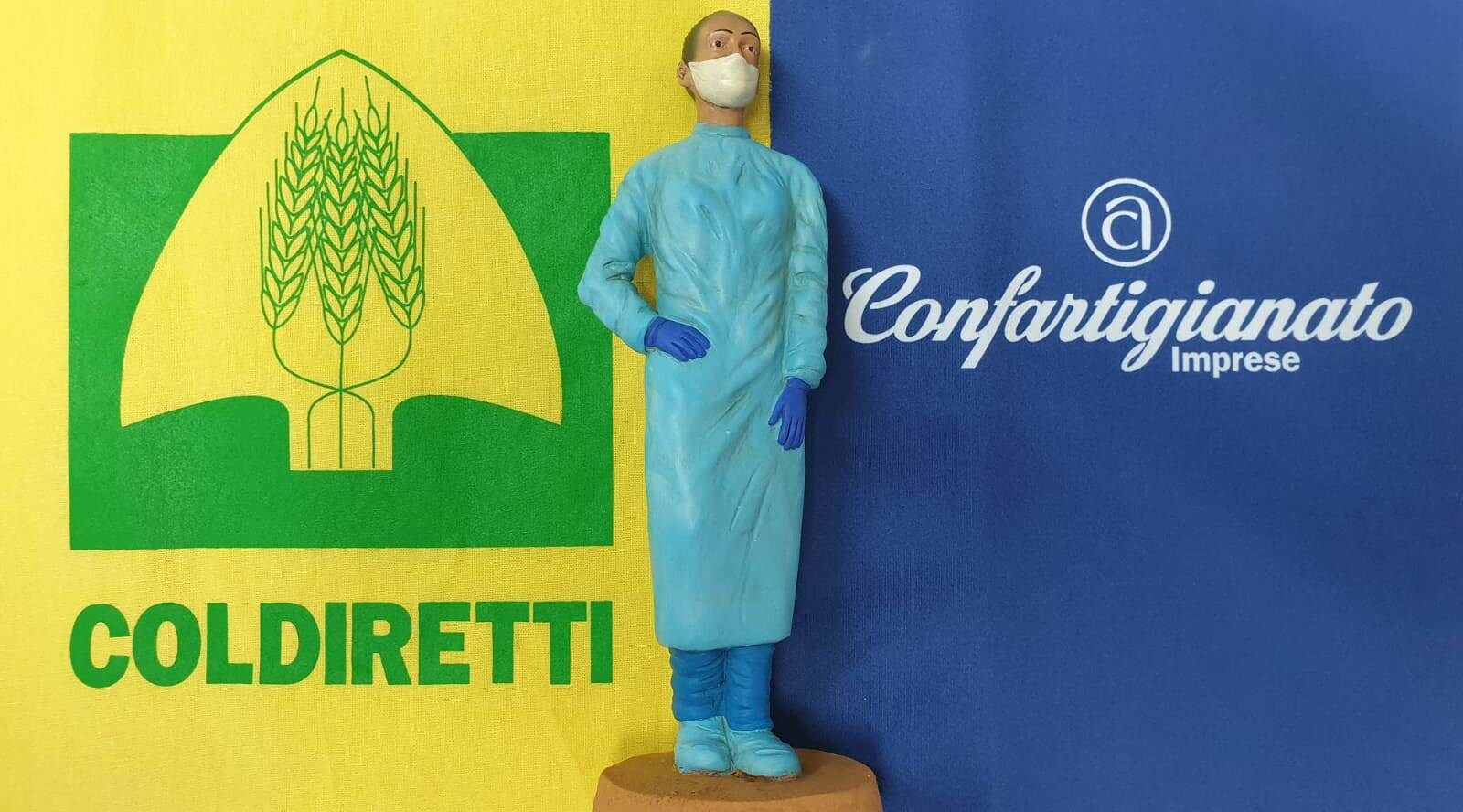 Sardegna, in dono ai vescovi la statuina dell’infermiera con la mascherina