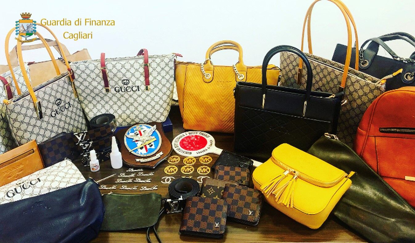 Cagliari, i Baschi Verdi denunciano un ambulante senegalese per marchi contraffatti e ricettazione